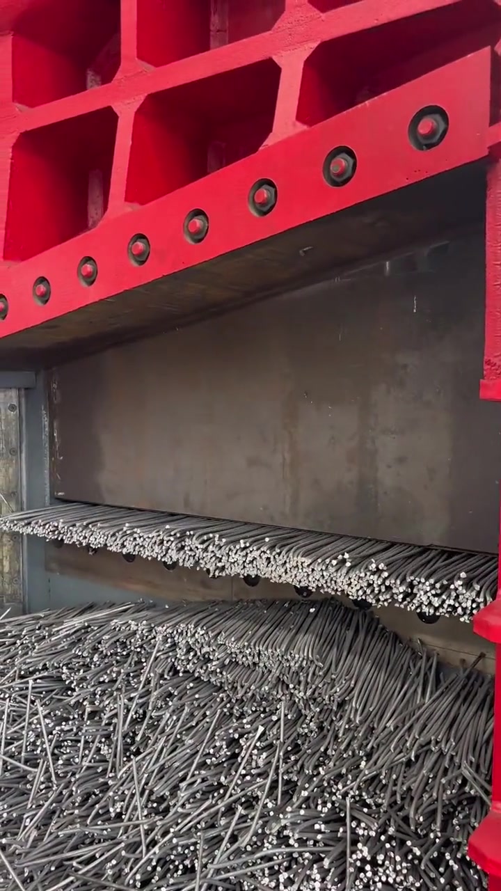 一根筷子轻轻被折断，一群筷子慢慢被折断