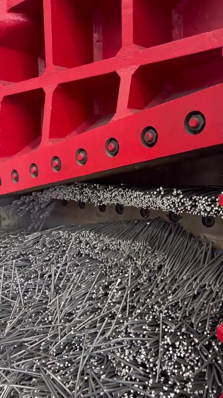 一根筷子轻轻被折断，一群筷子慢慢被折断