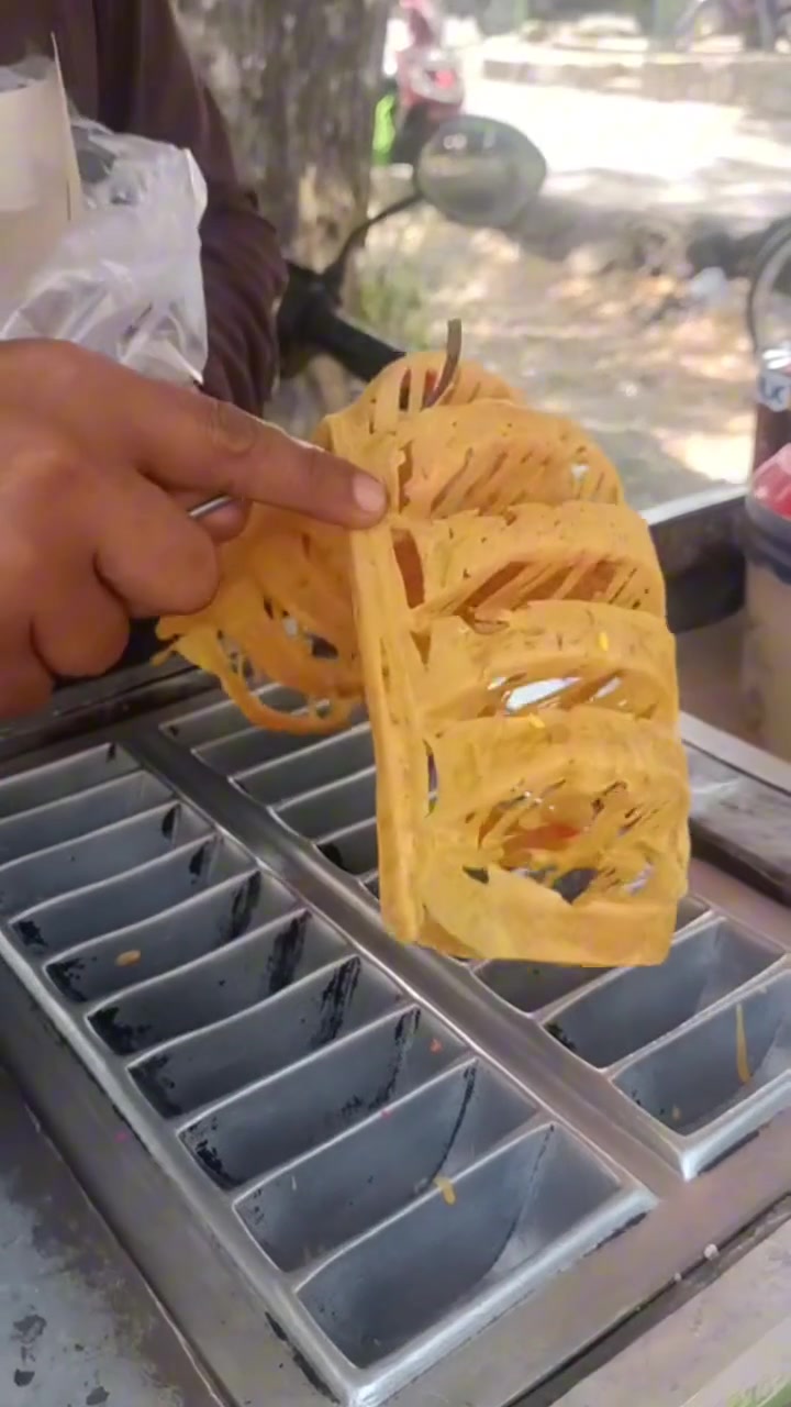 看着有点像偷工减料版的鸡蛋仔