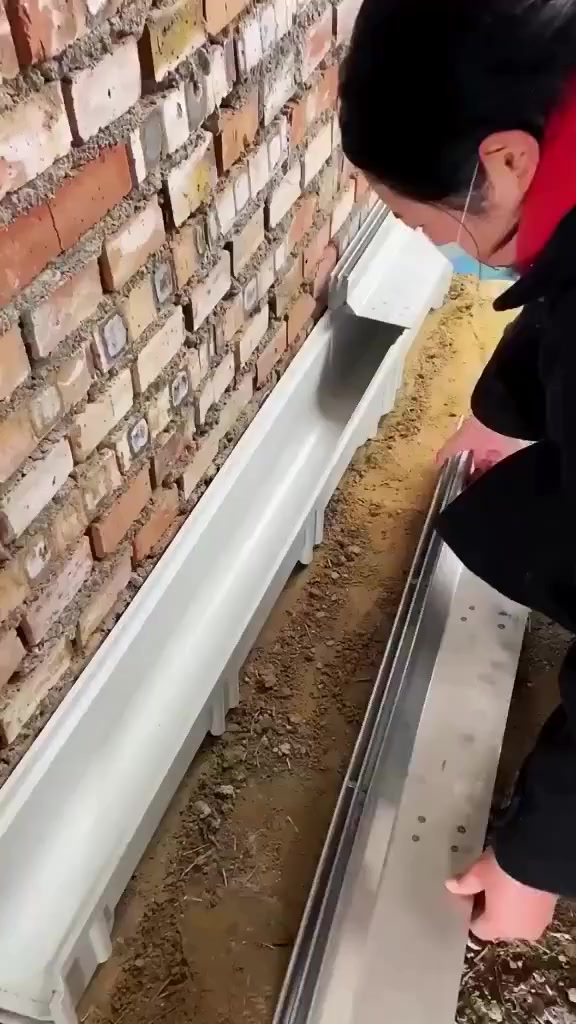 庭院里既美观又安全的排水设计