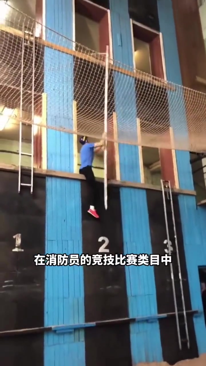 谁说坐电梯就比爬楼梯快，看看消防员的速度！！