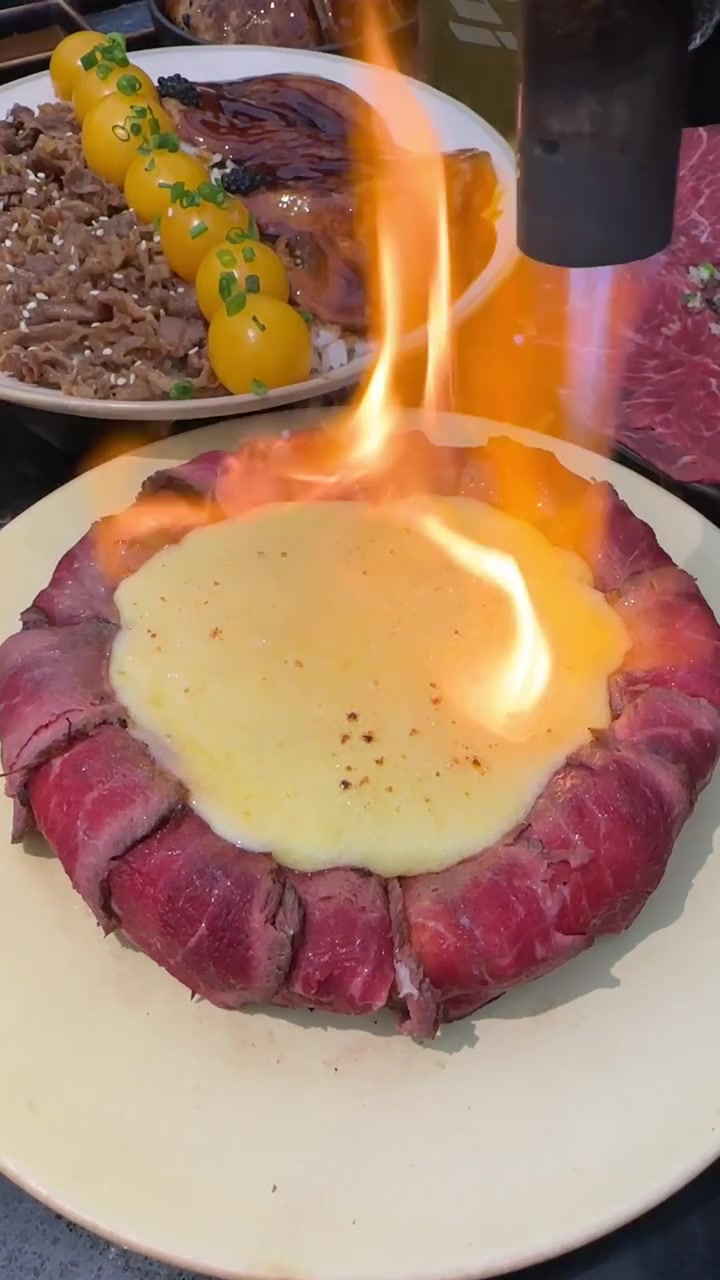 和牛芝士瀑布一拉丝真的像瀑布一样！要给哥们香晕了