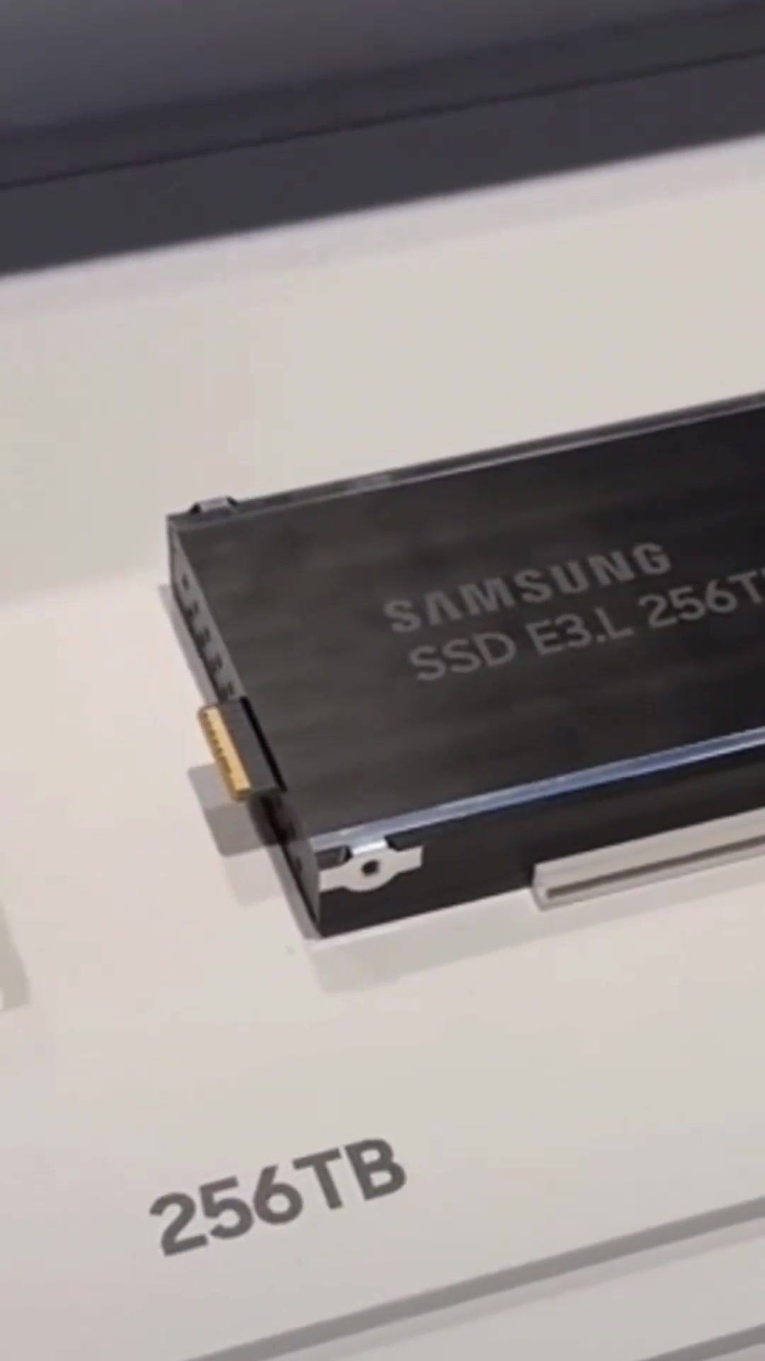 什么古董硬盘256GB，第二眼：Tb?