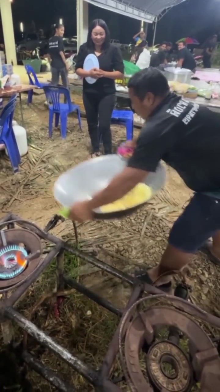 倒个蛋还这么有仪式感