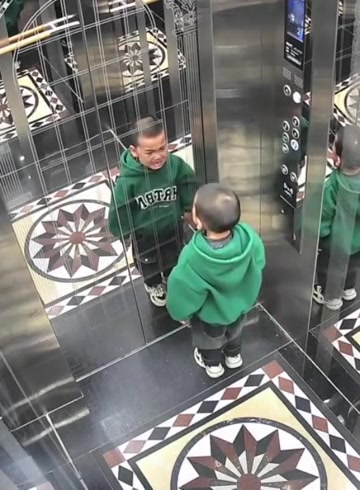 他恨不得给自己来上两拳！