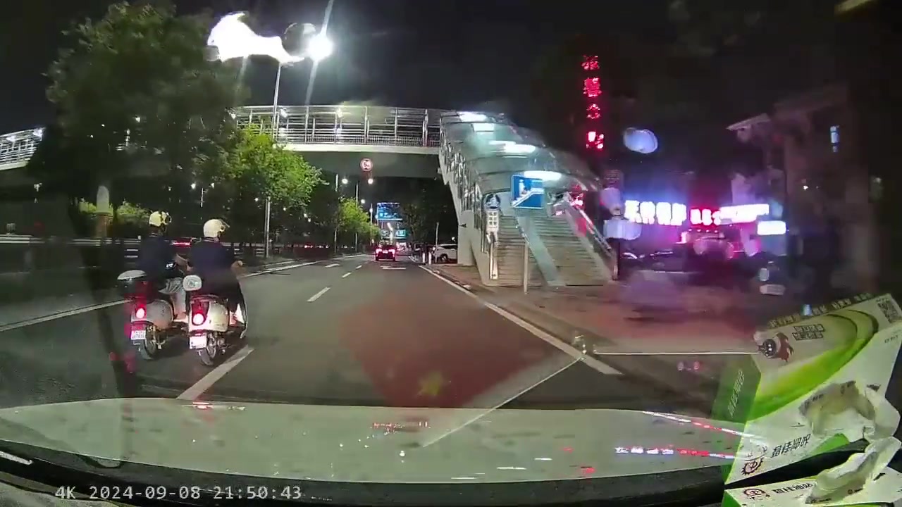 我是不明白为什么一定要并排呢真的有那么多话怕讲不完吗