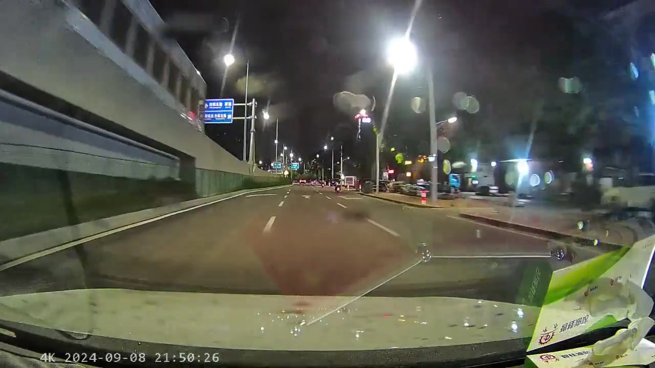 不是哥们儿，你跑快车道来干嘛