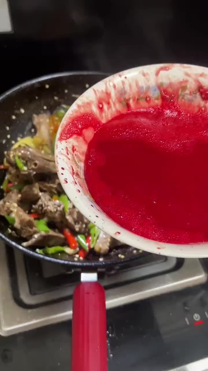 这一晚鸭血也太香了吧，有这玩意能干两碗饭！