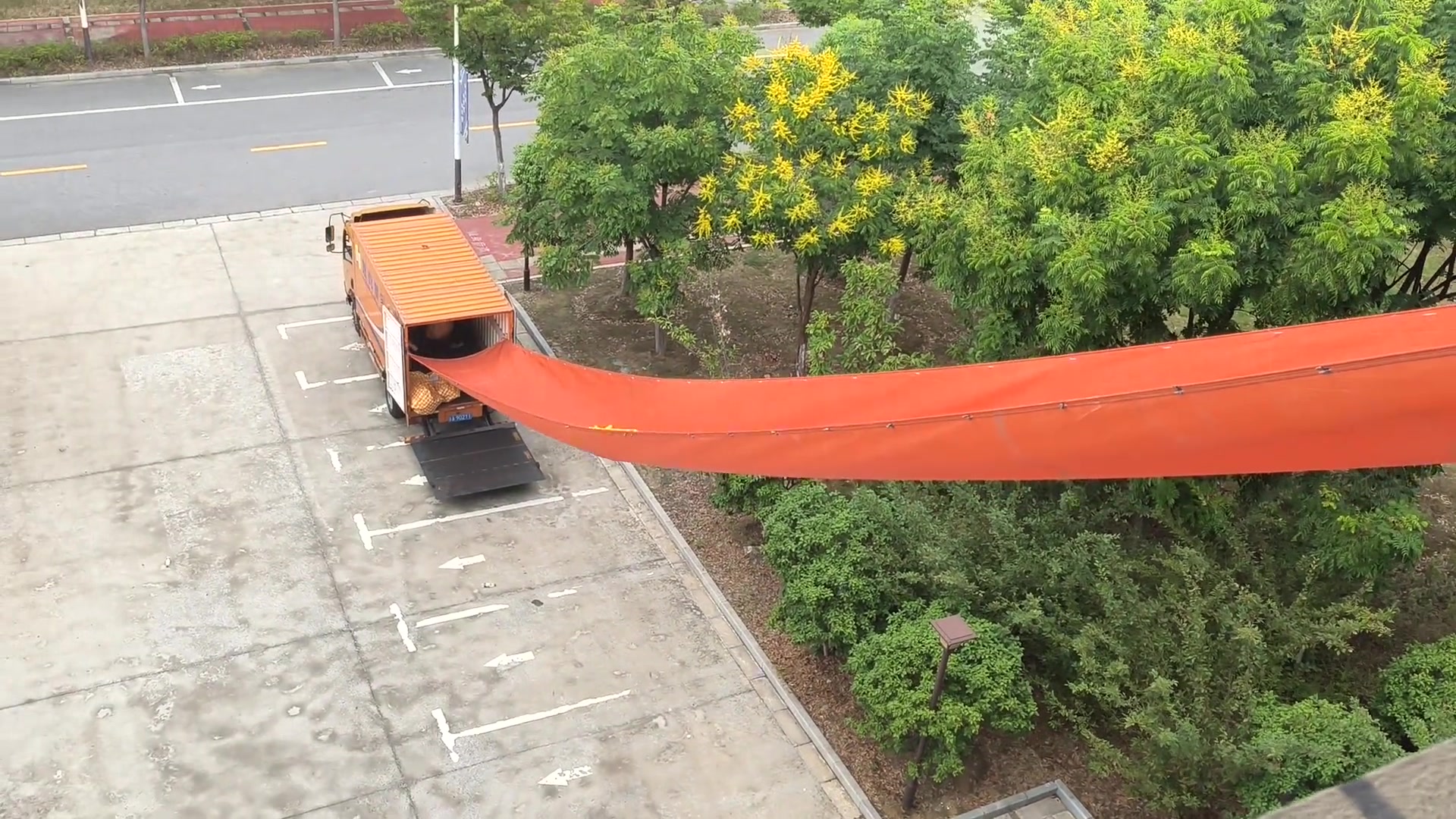 您的行李正在坐滑梯...