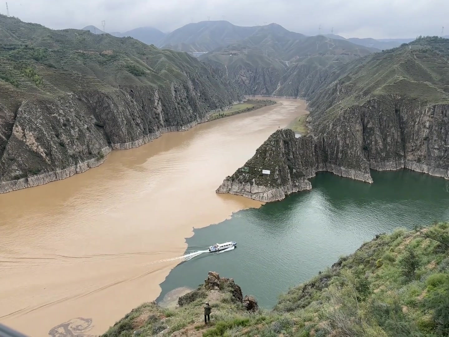 黄河由此入人间，听说右边的才是黄河