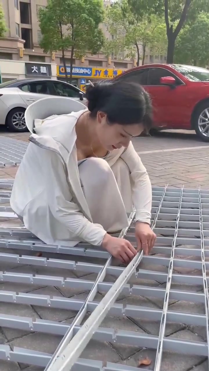 为什么这种东西还要她亲手拼啊！