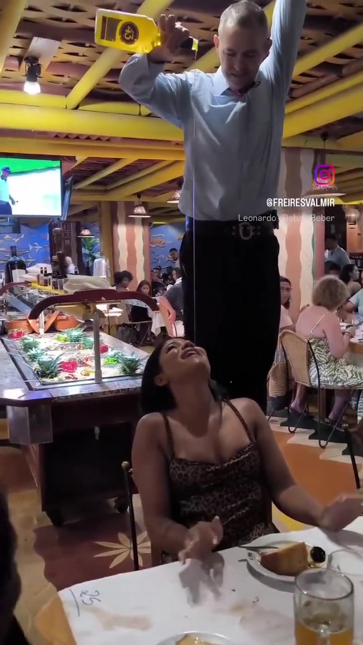 小姐姐这样喝酒，能获得什么成就感么