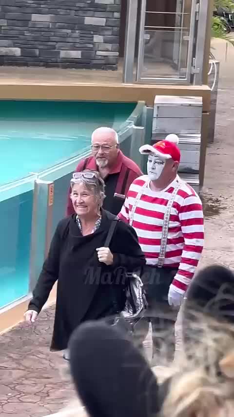 外国大爷精神头不错啊，就是有点过于抽象了