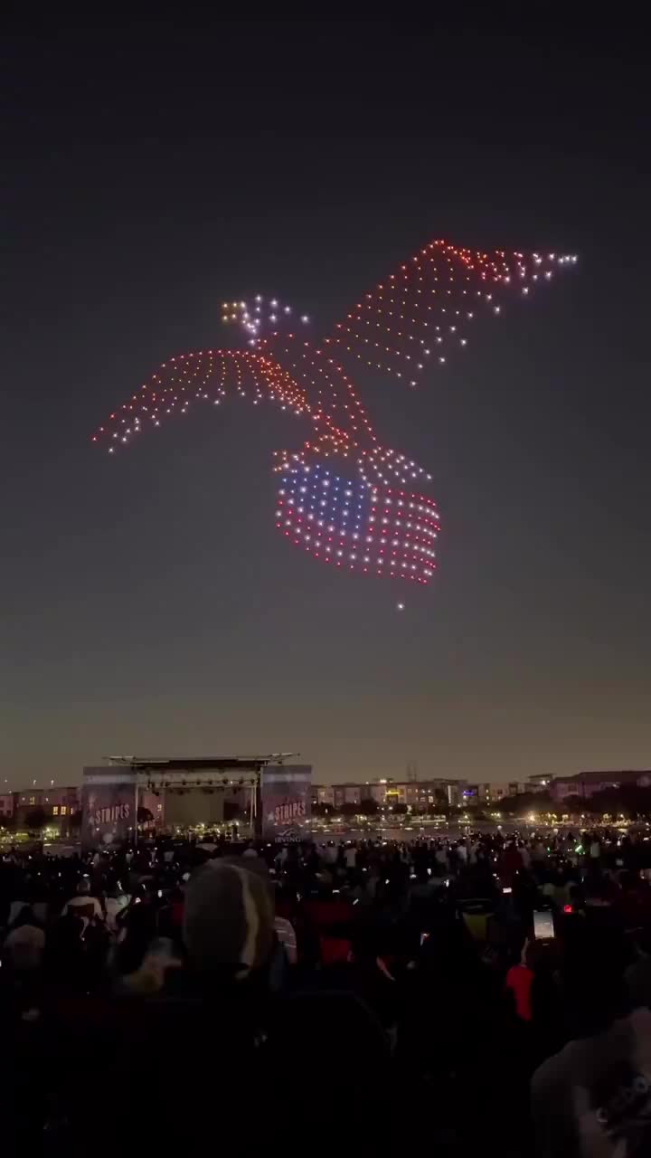 美国的“爱国主义”宣传无人机表演，不得不说还是蛮好看的