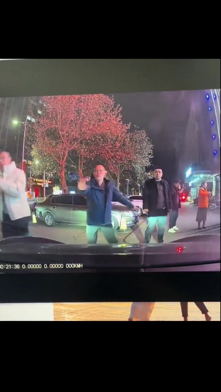 喝点酒不知天高地厚，还好同行人懂事！！