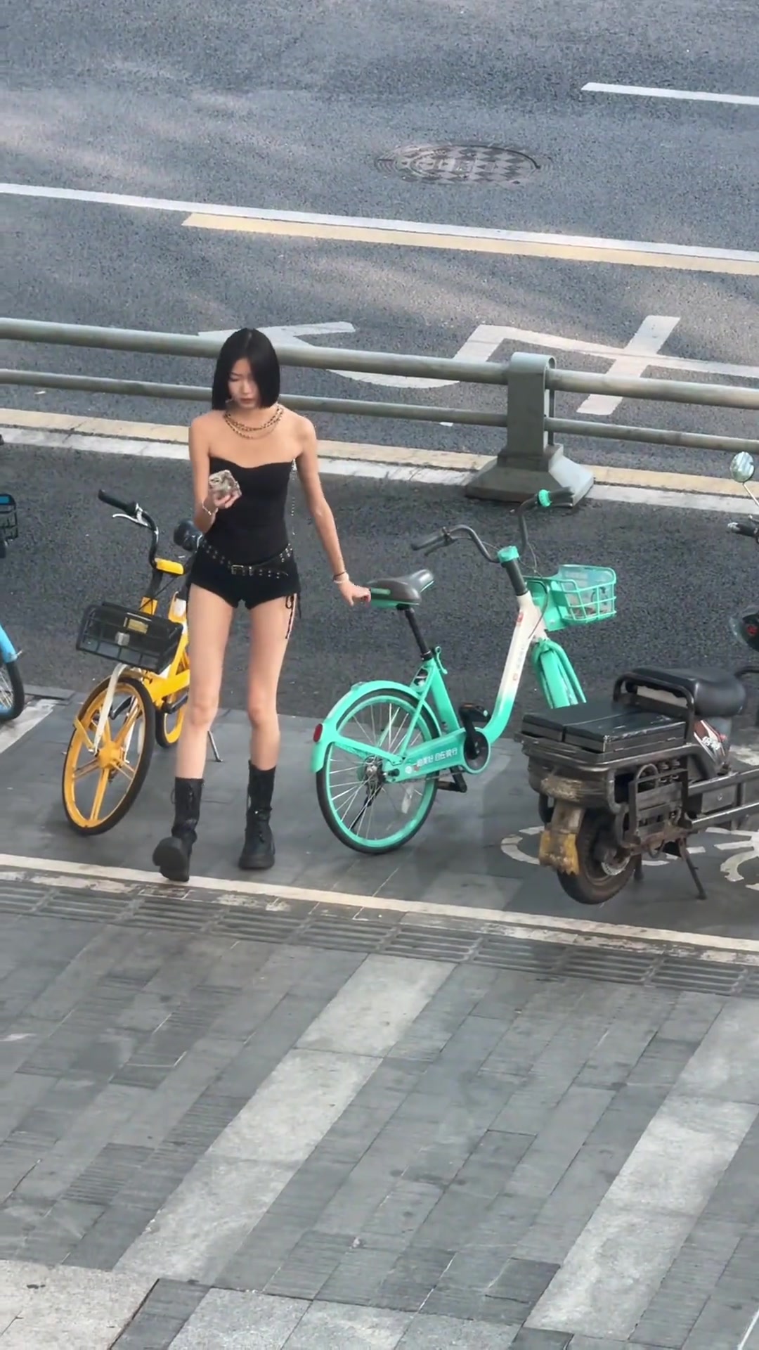 这一辆单车，下一次骑的那个人肯定巨难受！
