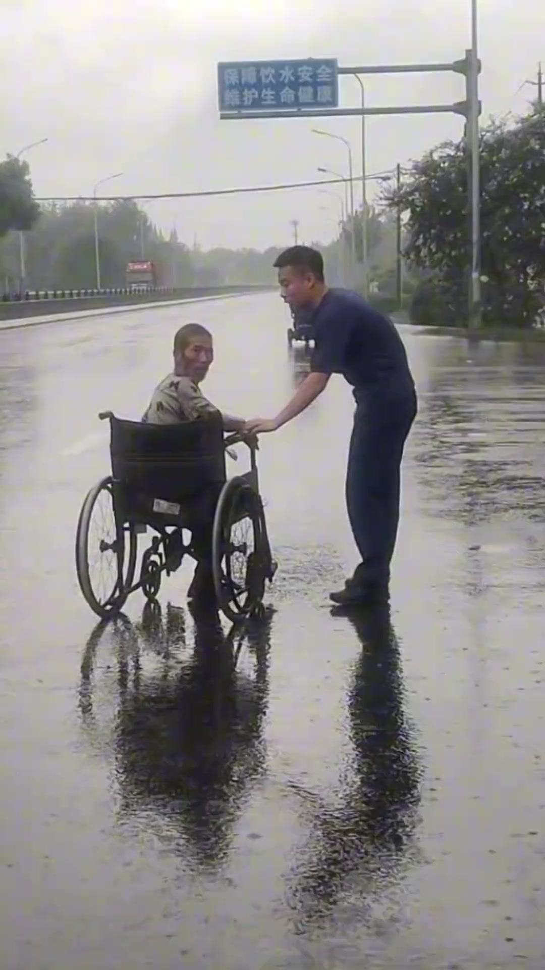 再大的雨，也会有人为你撑伞