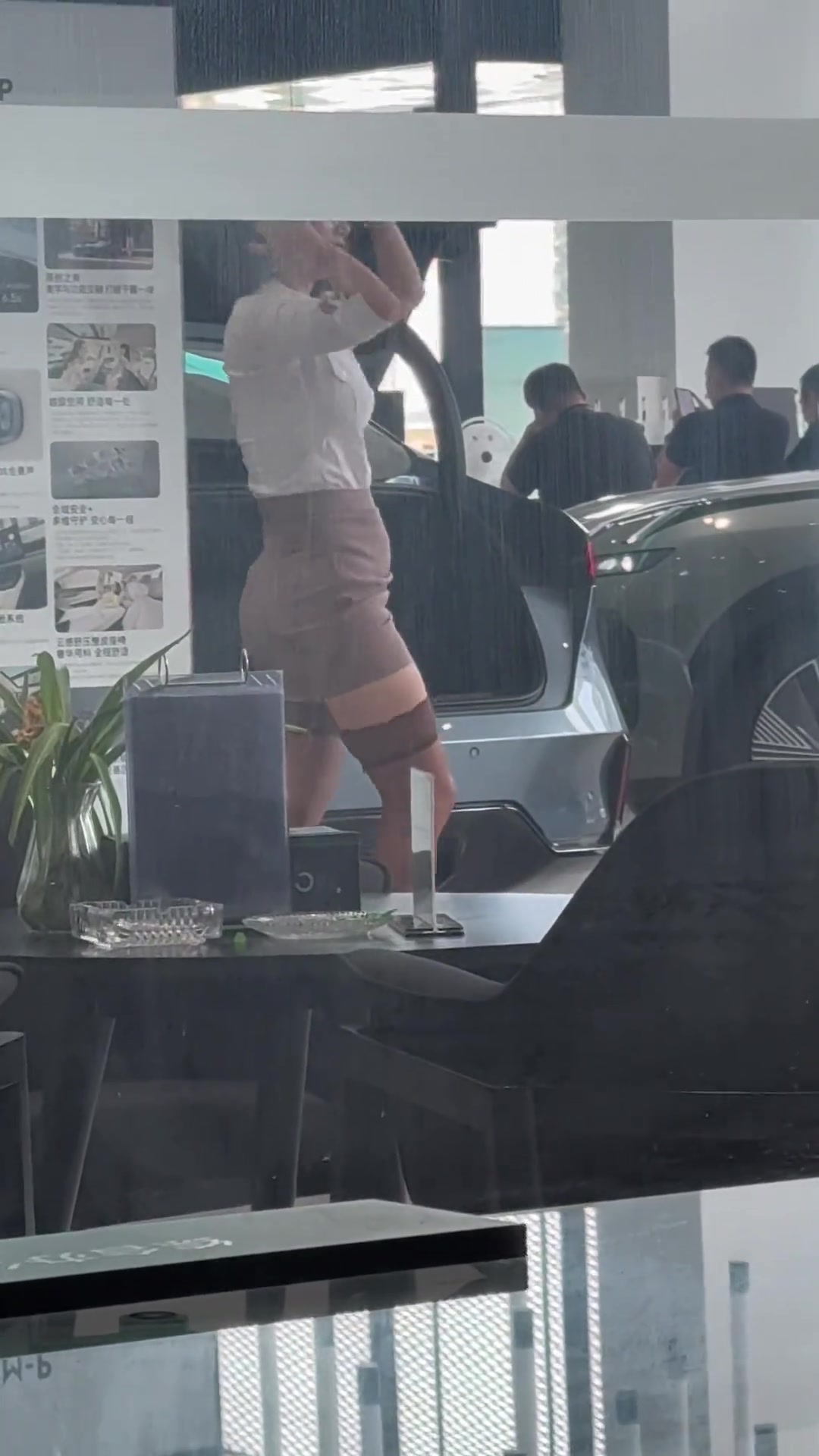 不是，现在的4S店已经卷成这样了么