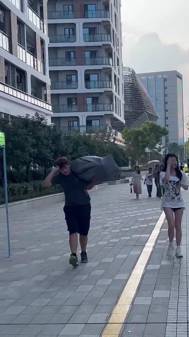 我姐姐开学，我当牛马...