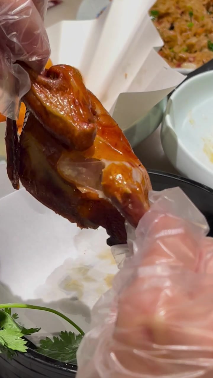 鲜到流水！这就是广州烤鸽吗有无吃过的吧友评价下口感！