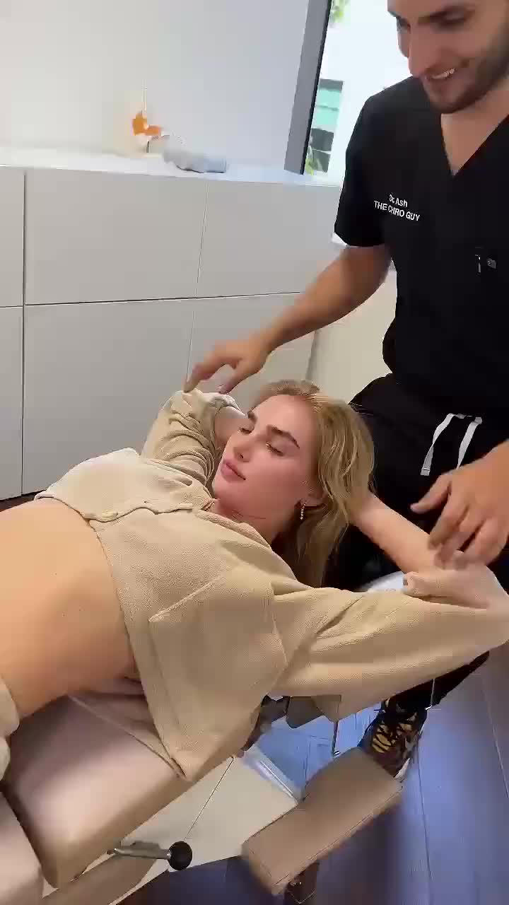 真的不痛吗她这骨头的响声听得我一愣一愣的