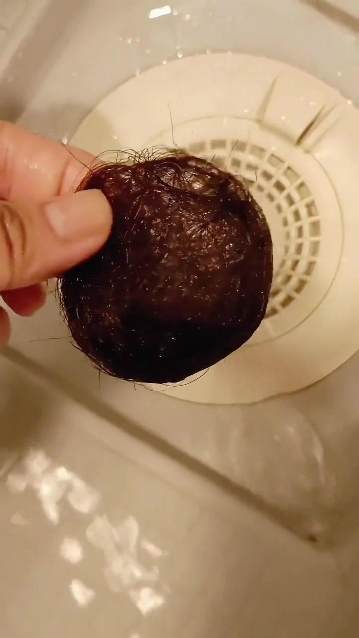 设计这个地漏的人绝对是天才啊，洗澡头发进去自动成团！