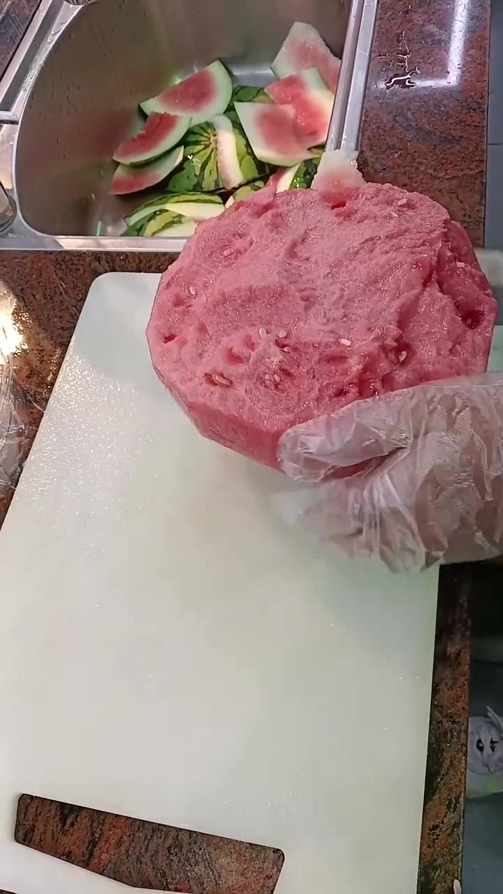 中国刀法！直接削光西瓜皮！这刀法大家怎么看