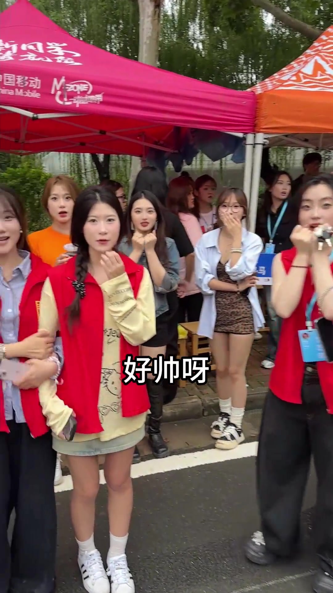 哥们，醒醒！别睡了！开学要迟到了！