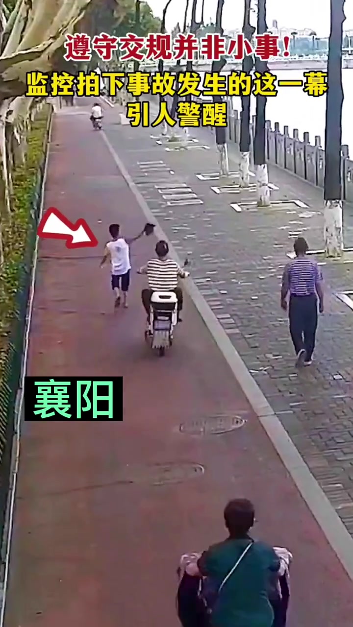 骑到小孩家客厅了这真的不是故意的吗