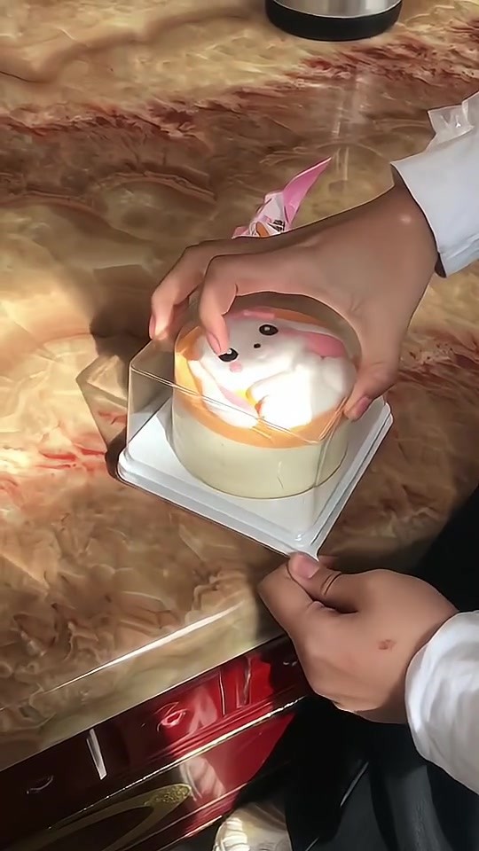 掉地上还没三秒，和新的一样！没什么问题