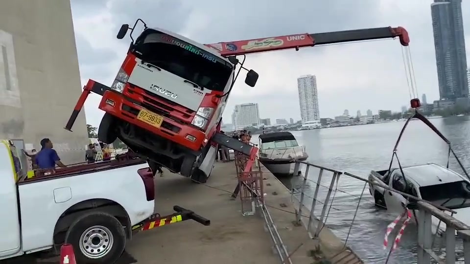老师：同学们看到了吗这就是浮力