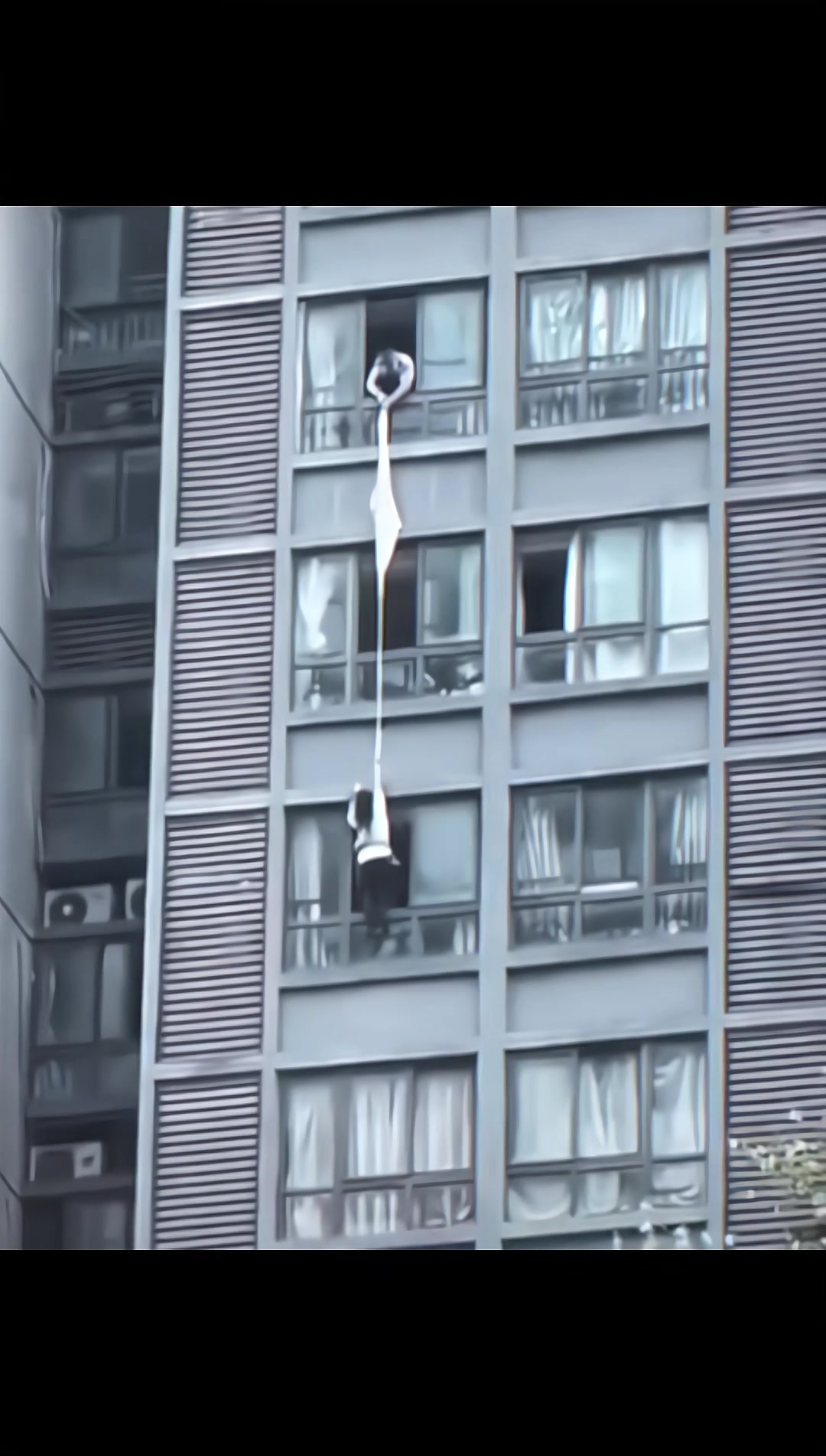 邻居开窗抱住腰的那一下安全感真的拉满了
