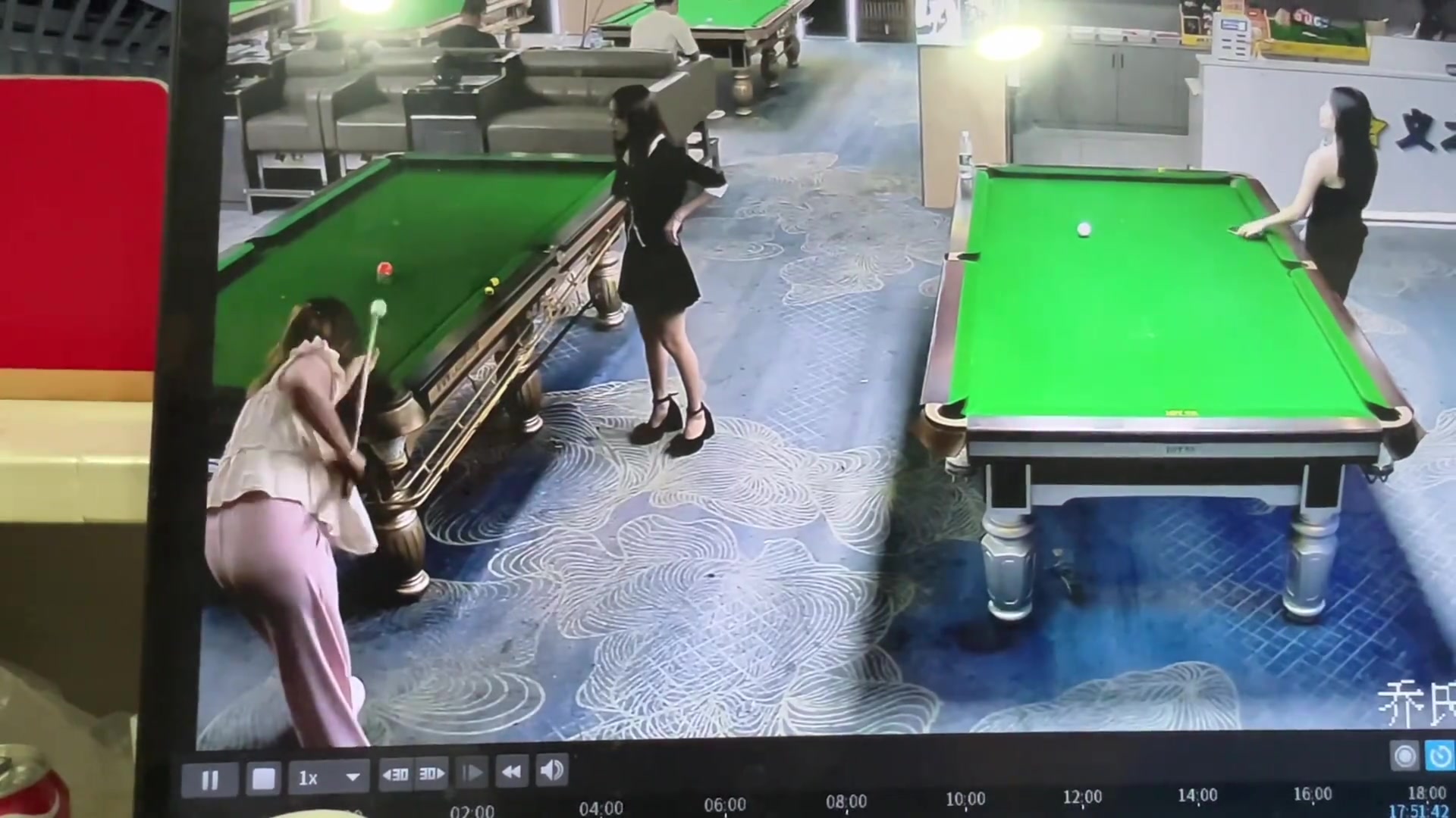 这不是有手就行她有什么好嘚瑟的...