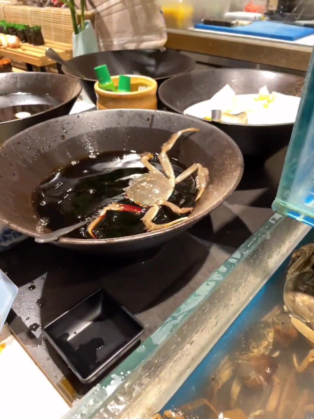 螃蟹：兄弟们我过去大海那海水黢黑齁咸
