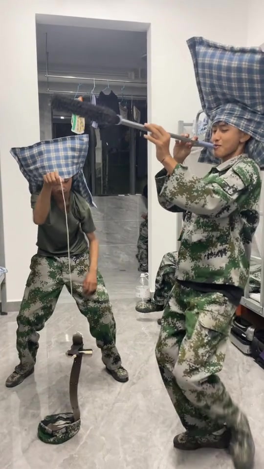 一开学就遇到了自己的灵魂伴侣，这书是包不要读的了