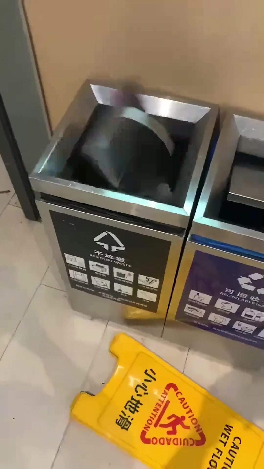 垃圾桶：我不想转，但是我也不想停！