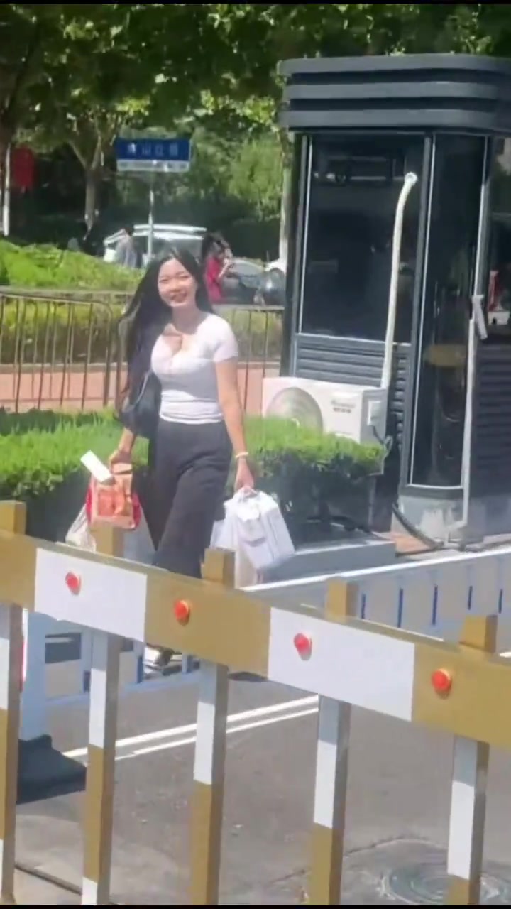 不管是你妈还是你姐还是你对象，你这个朋友我交定了！