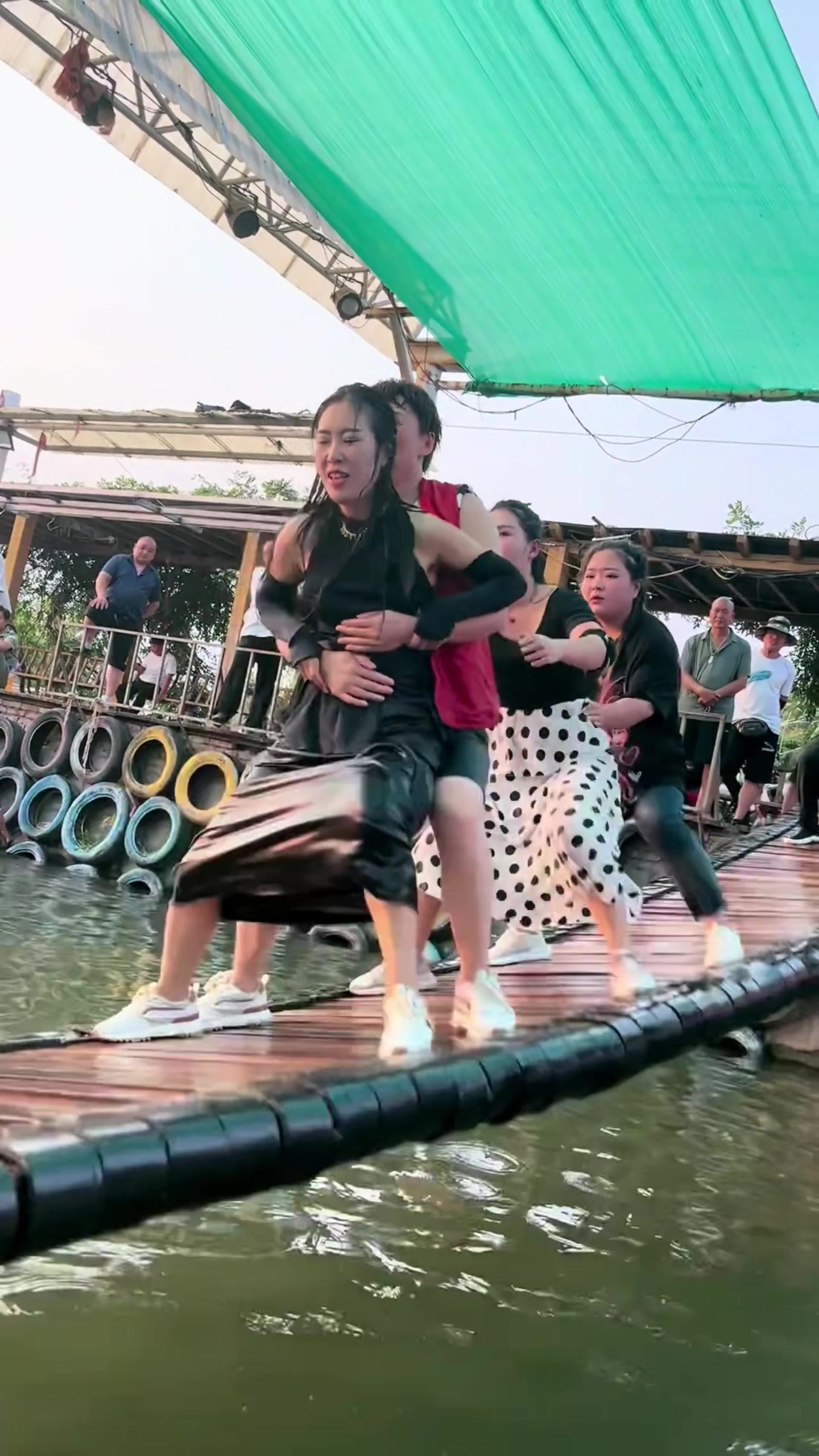 淮安网红摇摇桥，这便宜占的明目张胆