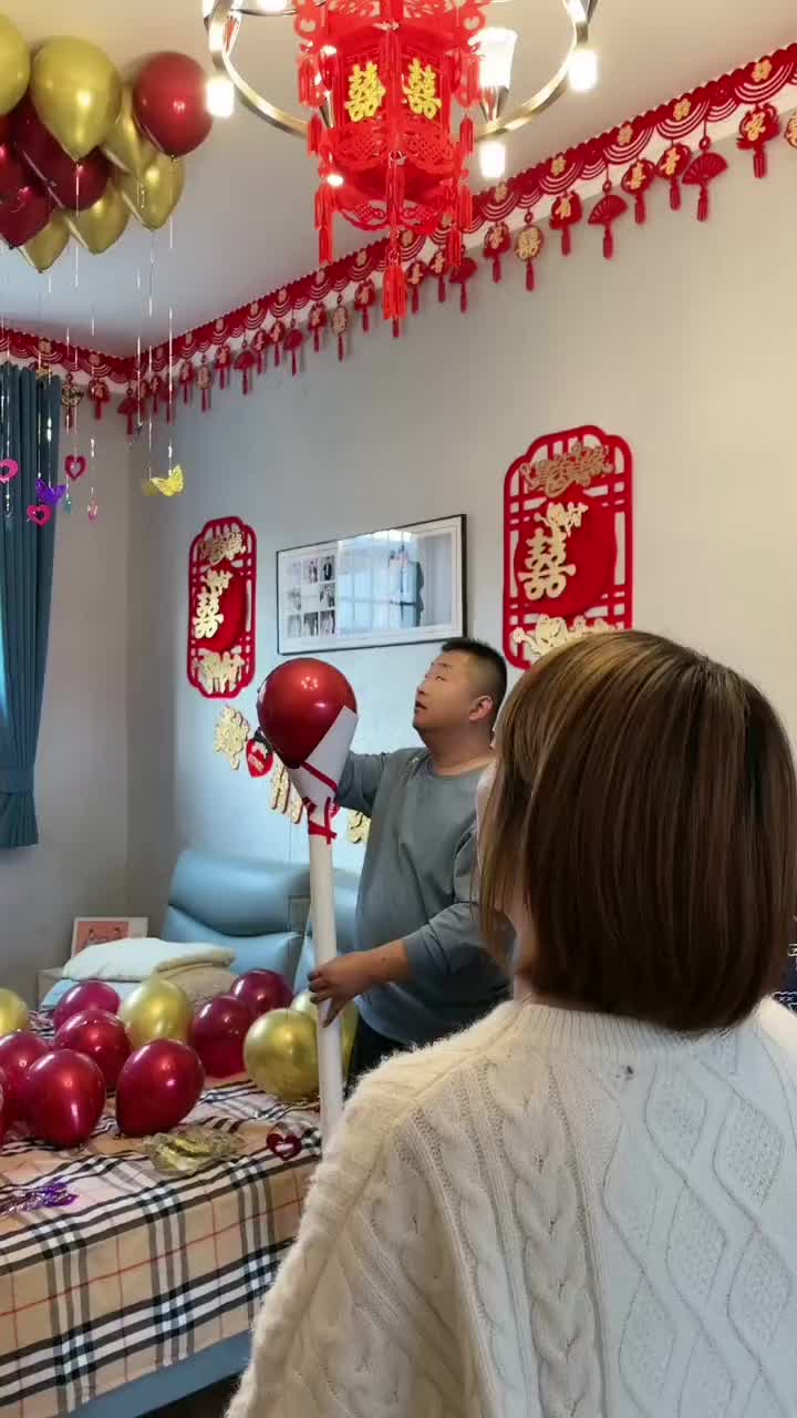 婚礼现场变“坠机”现场这下尴尬了！