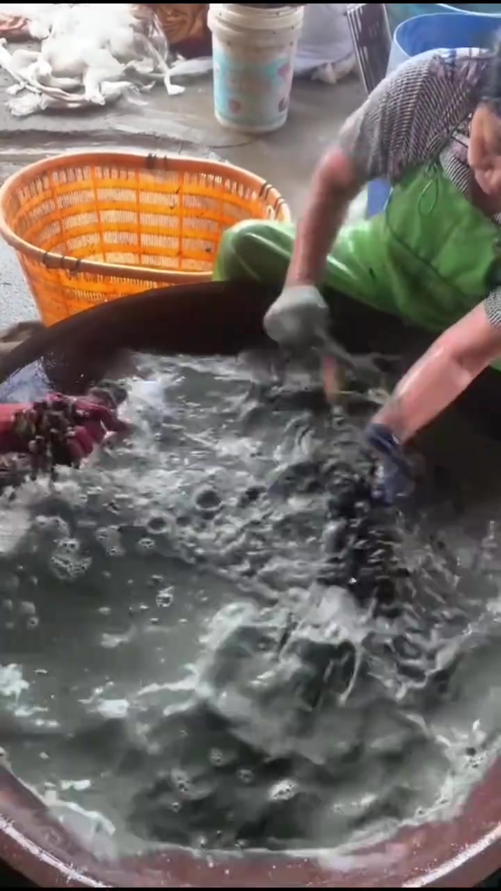 来学习一下“海瓜子”打肉过程吧