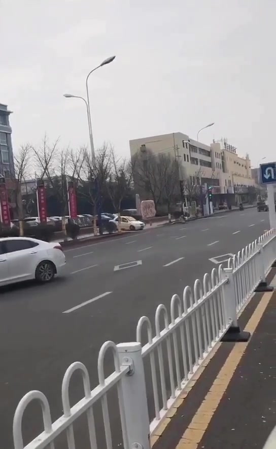 掉个头而已，没必要甩尾吧大哥