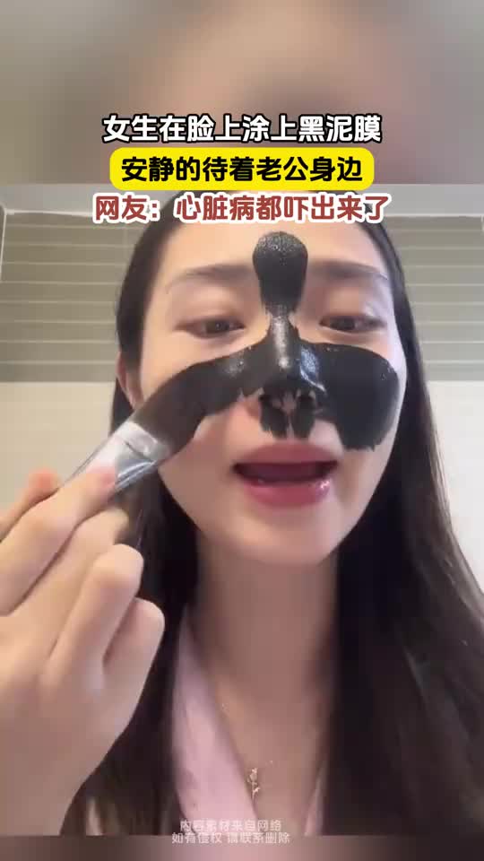 漆黑的荧幕里只剩下白色的眼白和牙齿，太抽象了