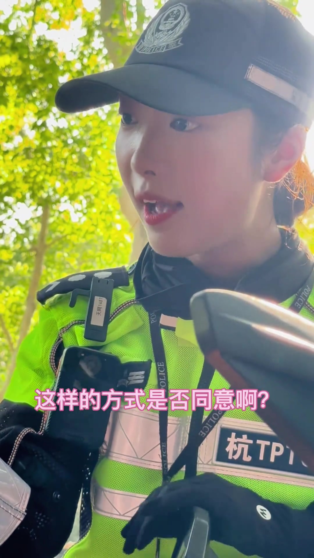 什么都可以！美女兔子警官和闯红灯大叔的对话真的太有意思啦