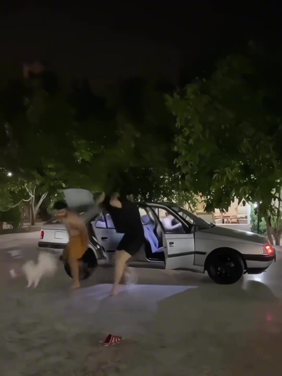 还以为要冻手没想到是热身