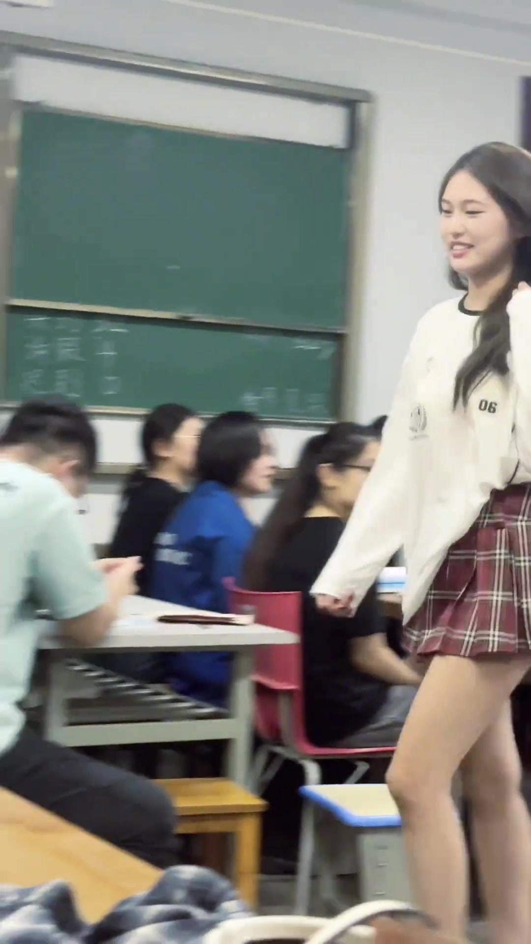为什么别人大学的自我介绍，总是有封神时刻