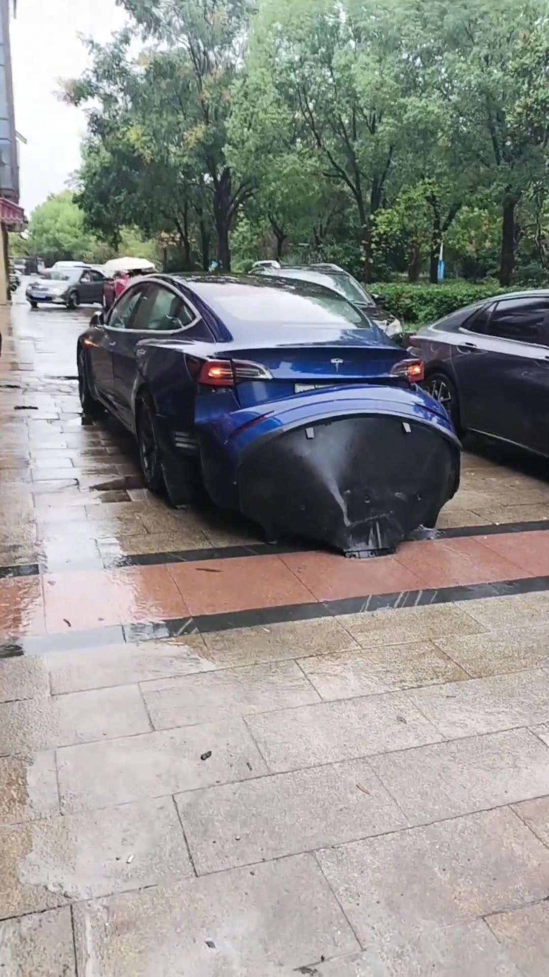 第一次遇到这样造型的车！
