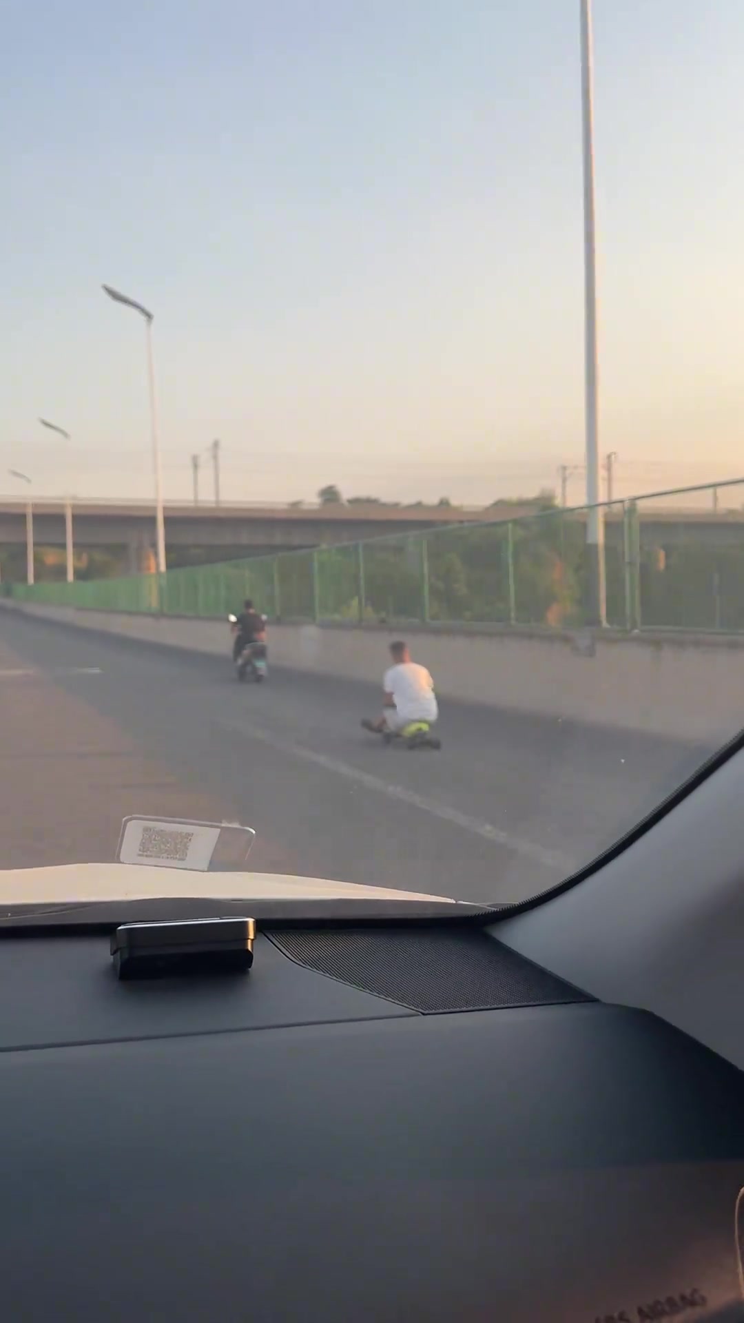 我想知道这到底怎么刹车