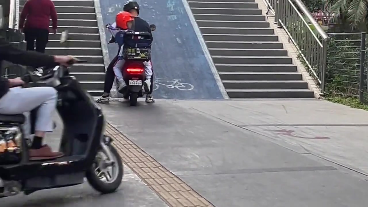 这个男人做事很稳重