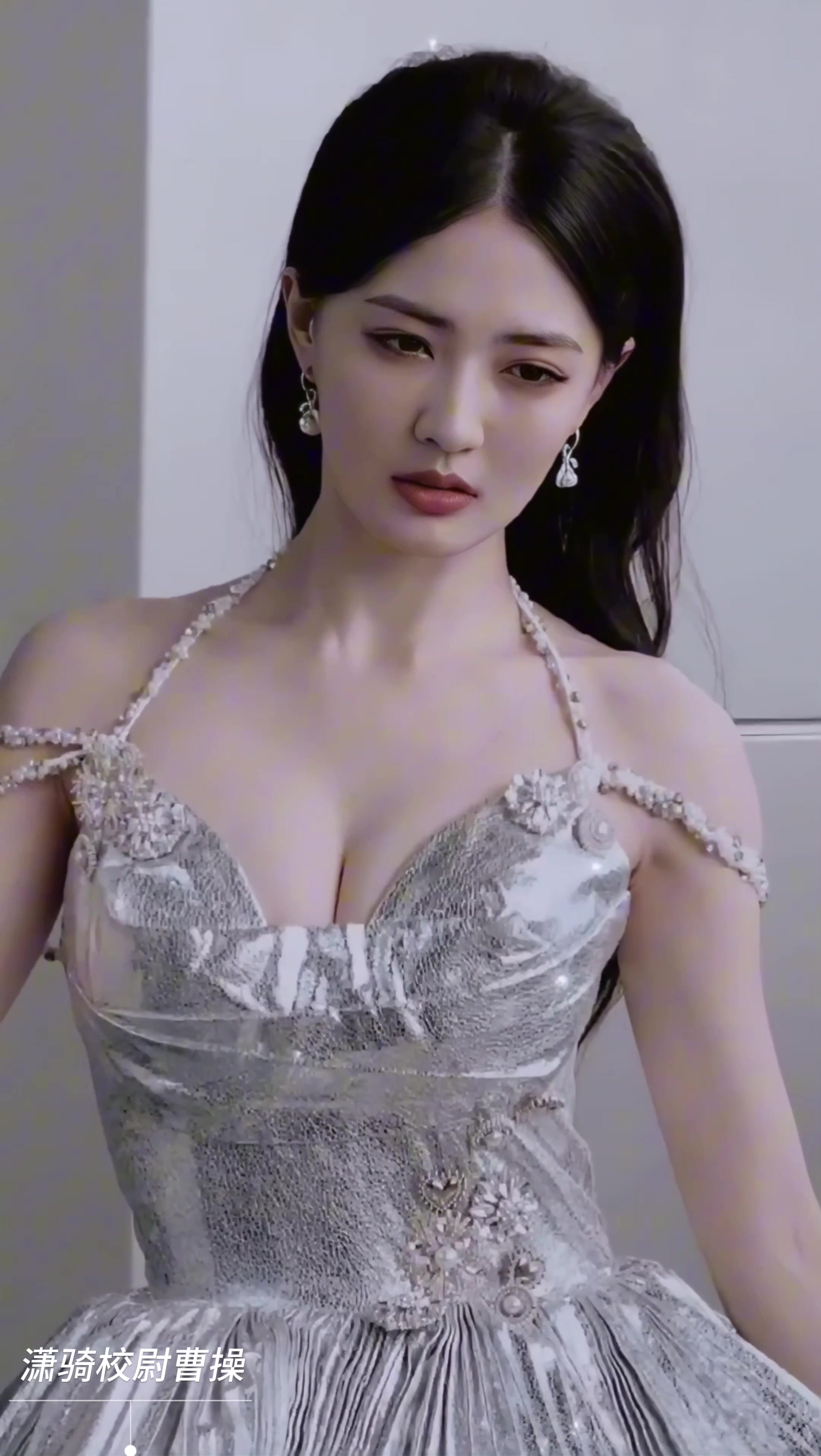 徐璐还是一如既往的美，离得这么近感觉恋爱了！