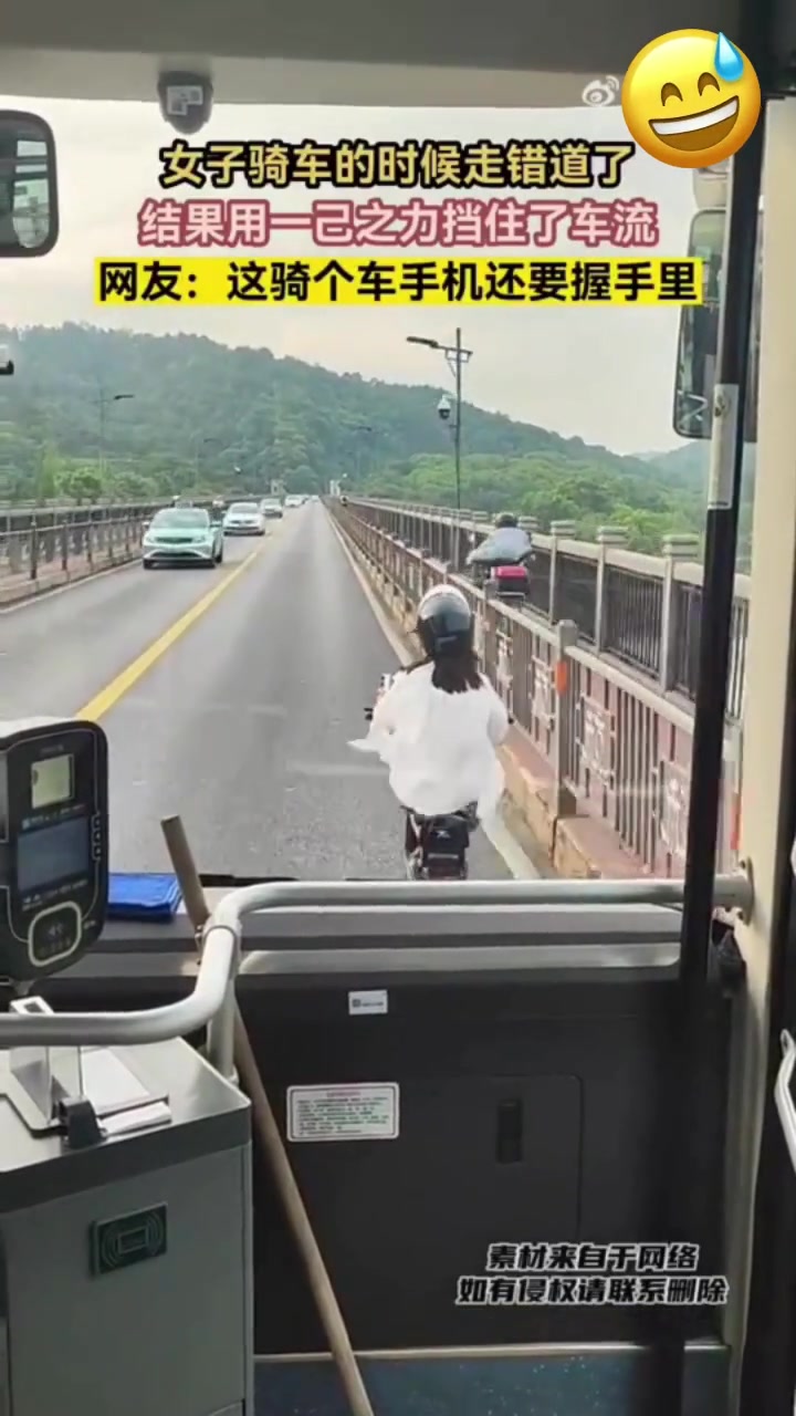 女子用一己之力挡住了车流